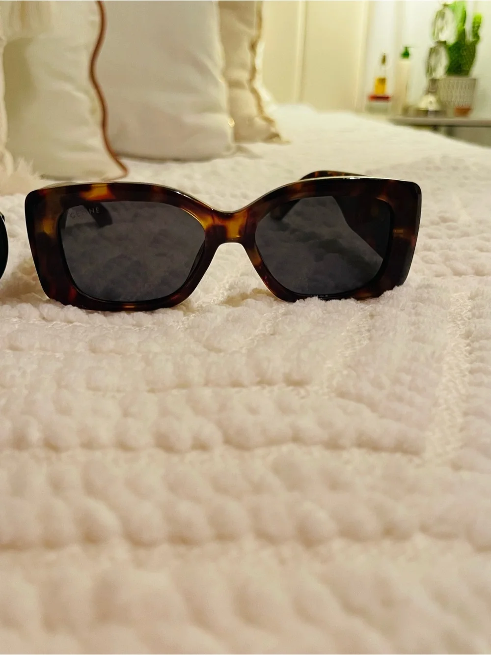 Bundle of Boutique sunnies Oval Sunglasses & Tortoiseshell Rectangle Sunglasses